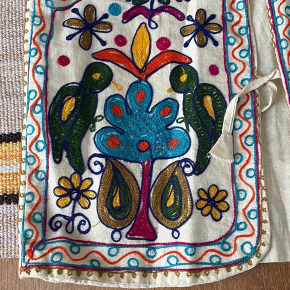 Embroidered Floral Vest - Picture 2 of 9